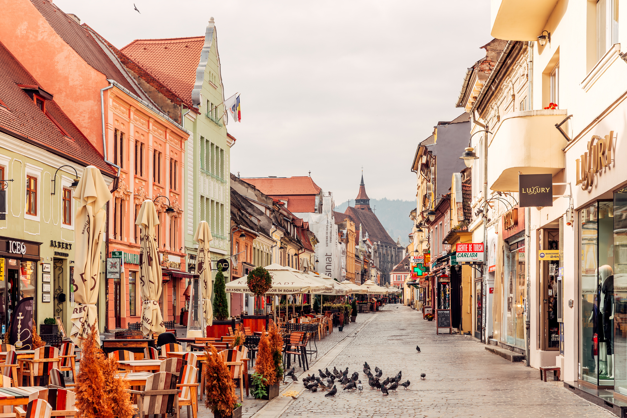 Highlighting popular travel destinations?>